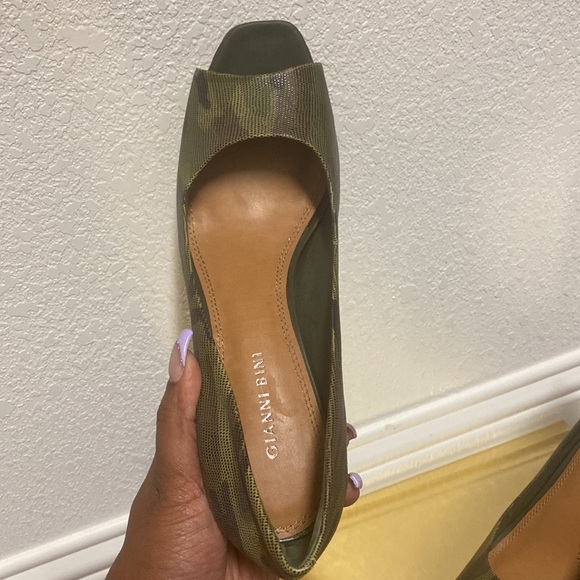 Gianni Bini Camouflaged Heels! Size 11 - Picture 3 of 3